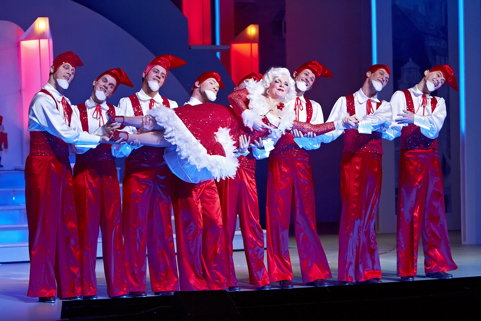 Weihnachtsrevue in der Staatsoperette Dresden, Foto: Karl-Ludwig Oberthür